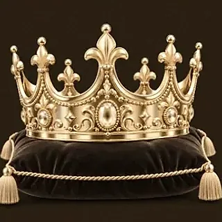 Gold crown on cushion — Mafia 77777