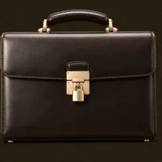 Locked leather briefcase — Mafia 77777